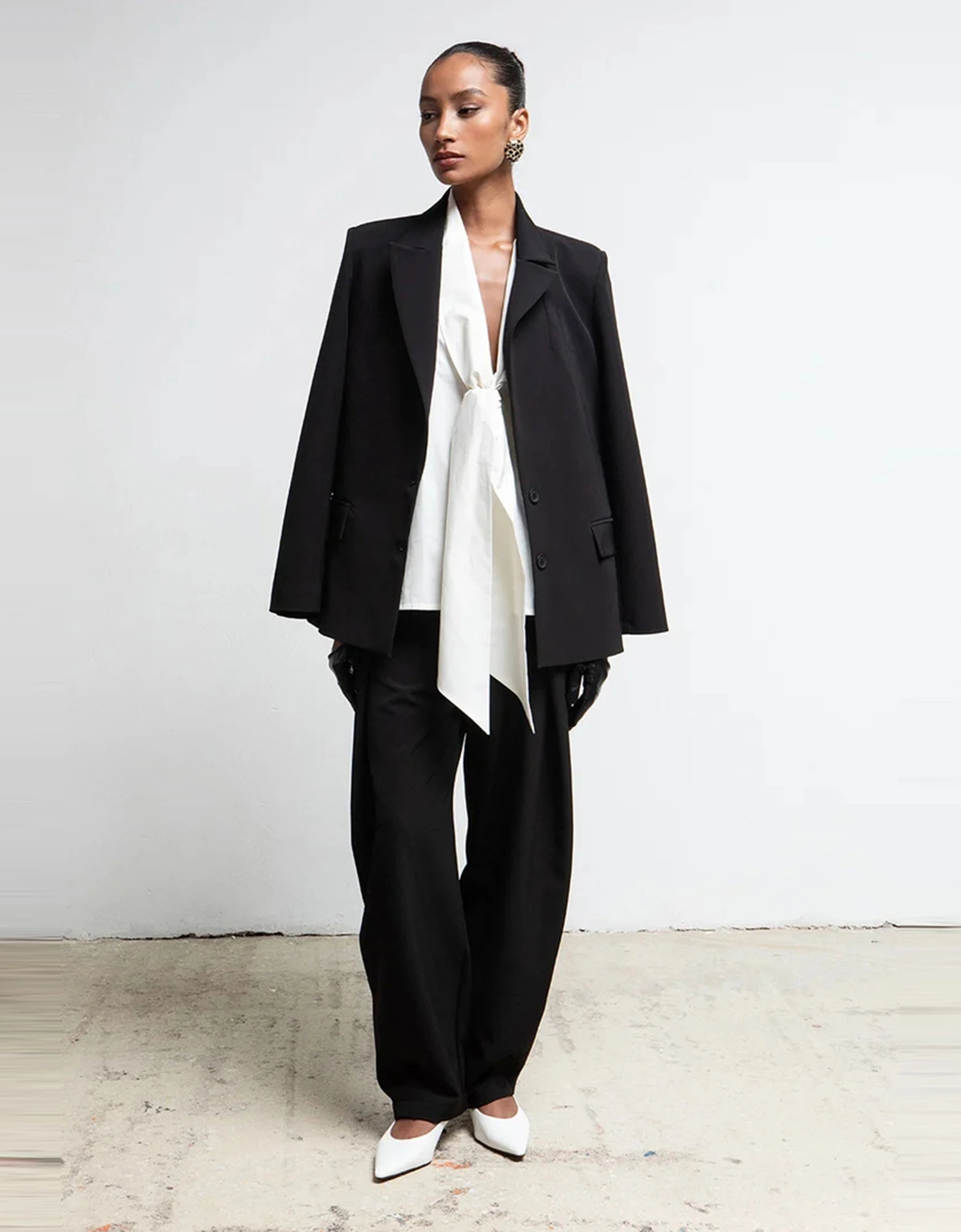 Black oversized tailored blazer — Eveleya
