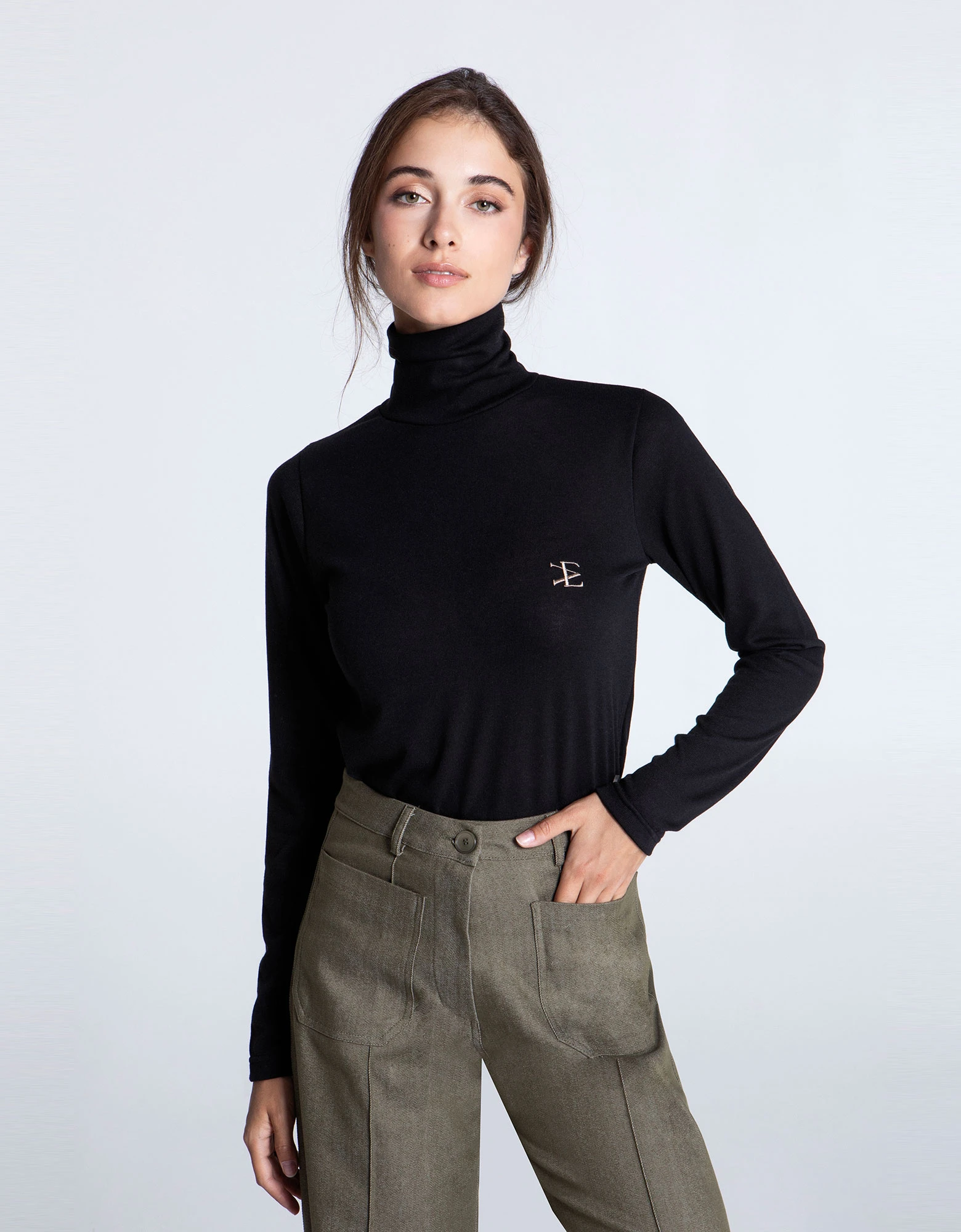 Black knitted sweater — Eveleya