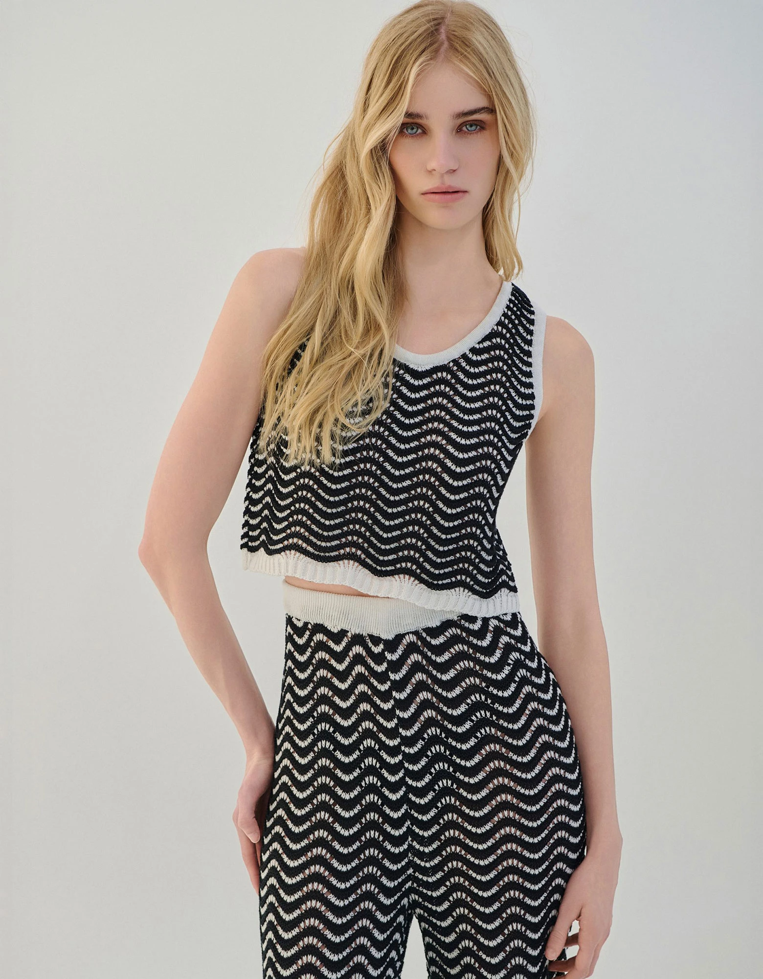 Two tone knit crop top black — Combos Knitwear