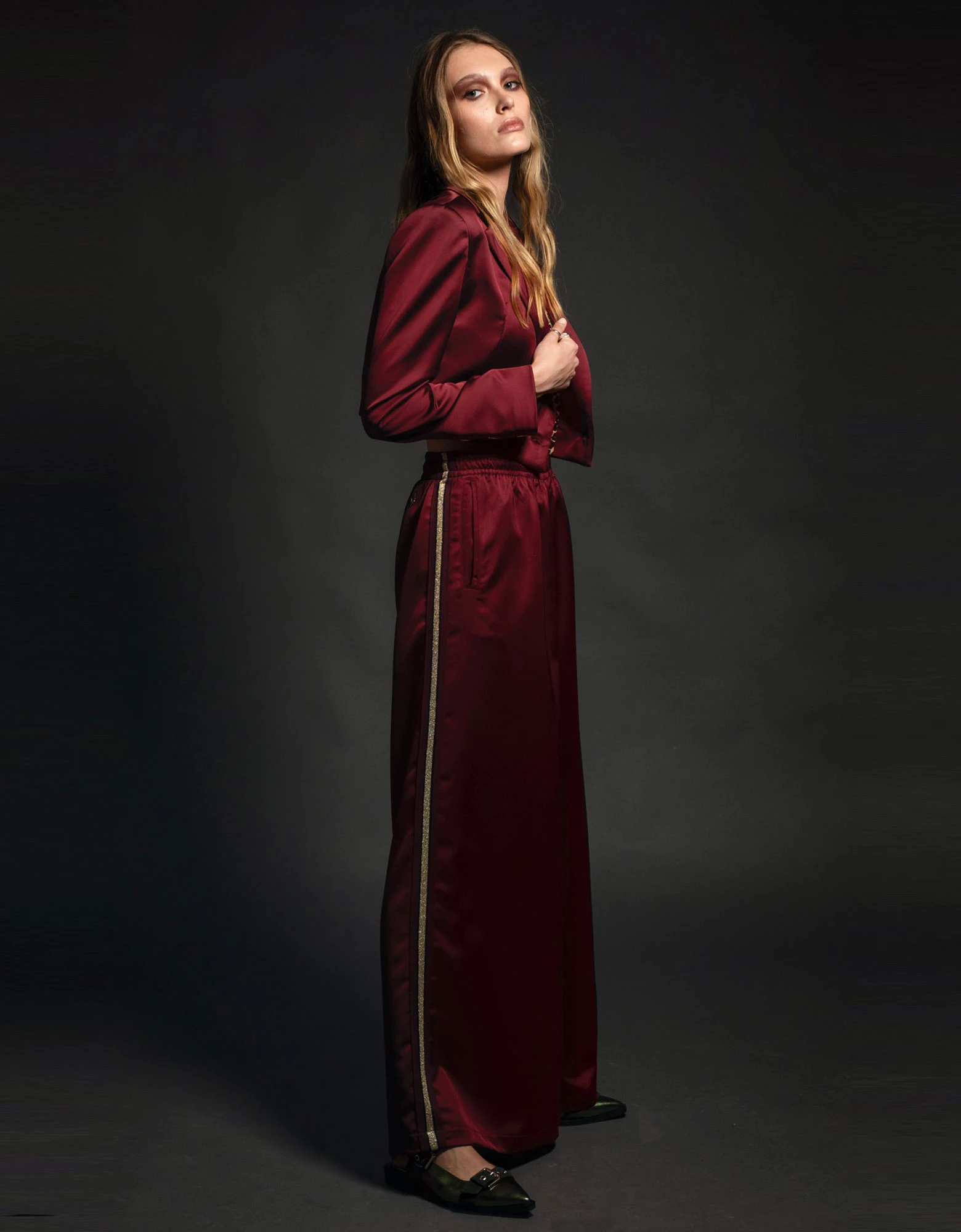 Peace & Chaos Sleek crop blazer silky bordeaux — photo 3 of 4