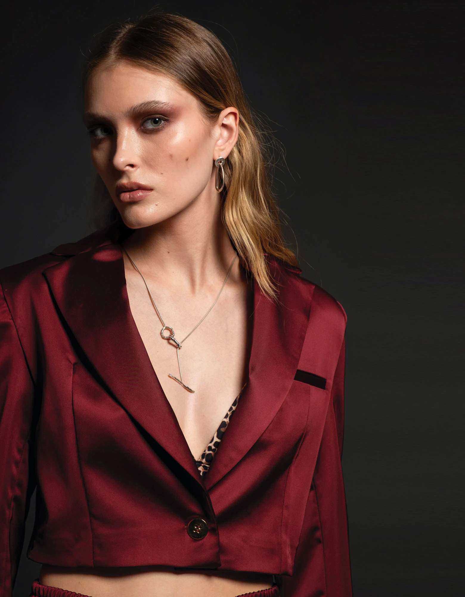 Peace & Chaos Sleek crop blazer silky bordeaux — photo 2 of 4